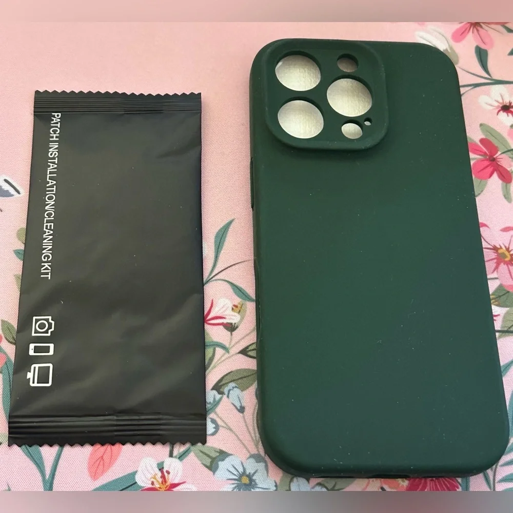 Dark Green Silicone iPhone Case - I Phone16 Pro (NWT)